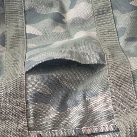 Old Navy Green Camouflage Tote Bag - Picture 4 of 15